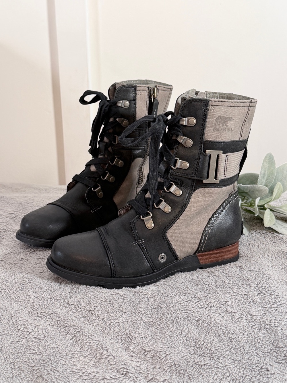 Sorel Major Carly Lace Up Boots Women’s 6 Black Gray Leather Canvas Zip Combat